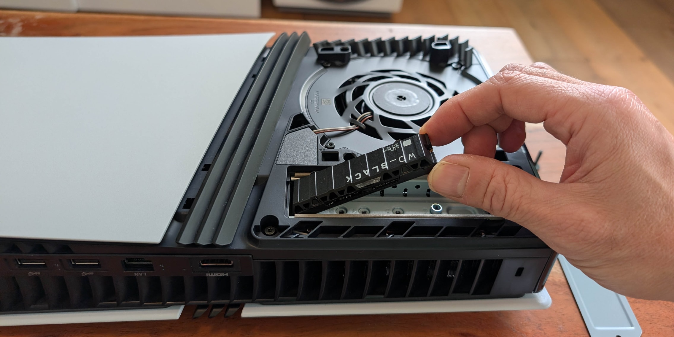 Installing an SSD and drive in your PS5 Pro's easy - Galaxus